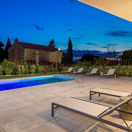 Apartmani Vila Mara M 1 Heated Pool 奥米沙利 外观 照片