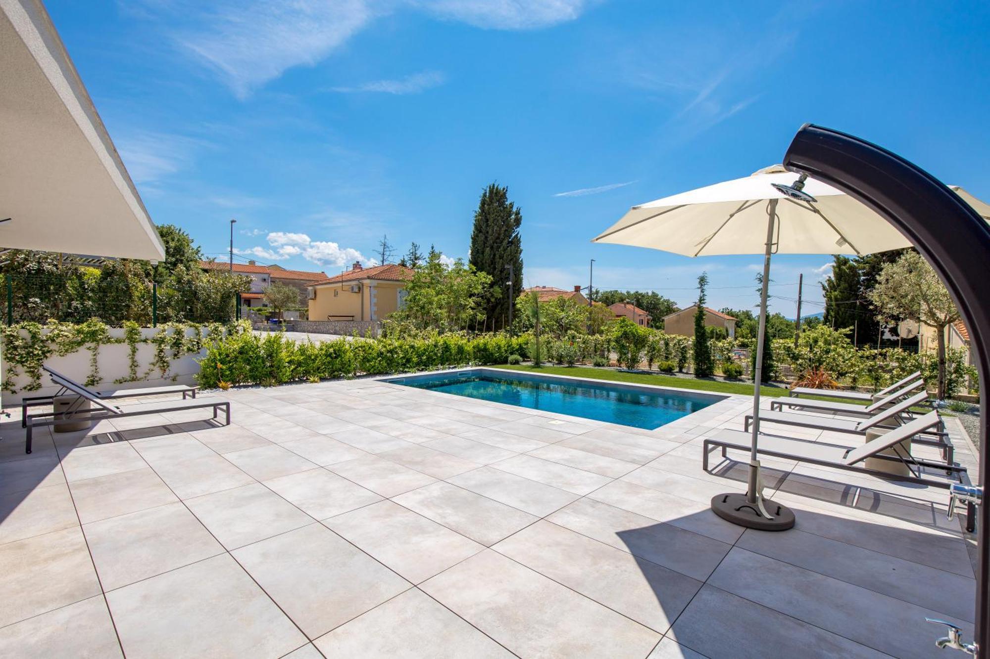 Apartmani Vila Mara M 1 Heated Pool 奥米沙利 外观 照片