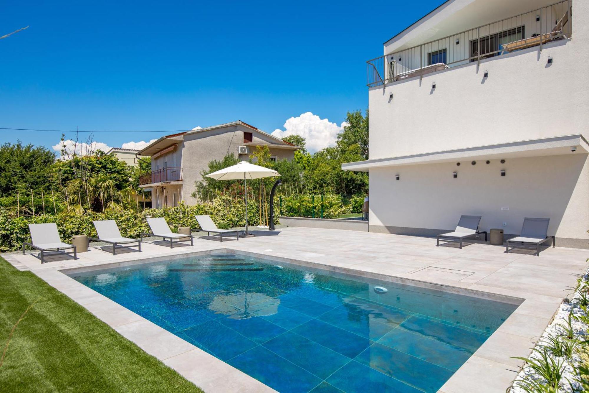 Apartmani Vila Mara M 1 Heated Pool 奥米沙利 外观 照片