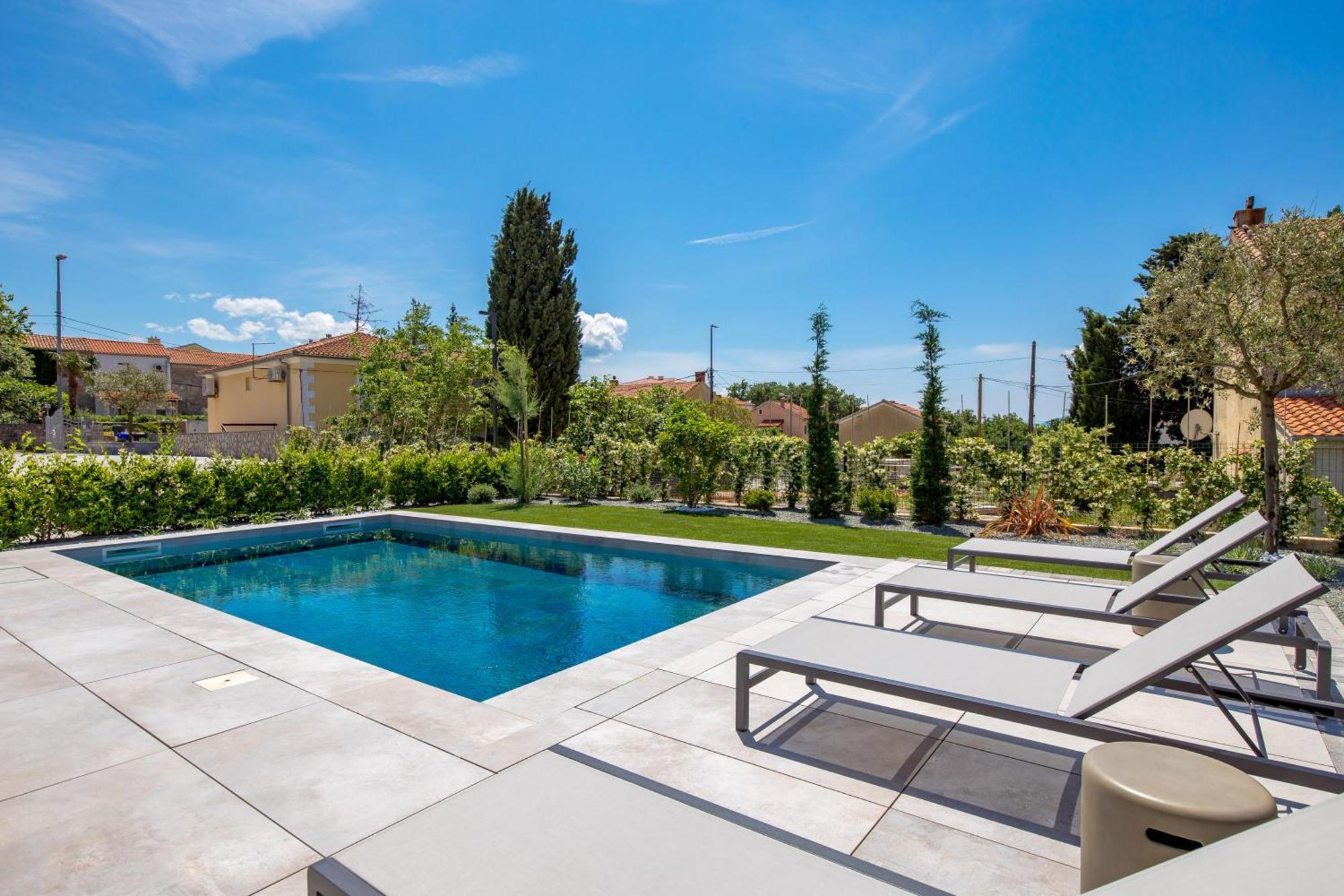 Apartmani Vila Mara M 1 Heated Pool 奥米沙利 外观 照片