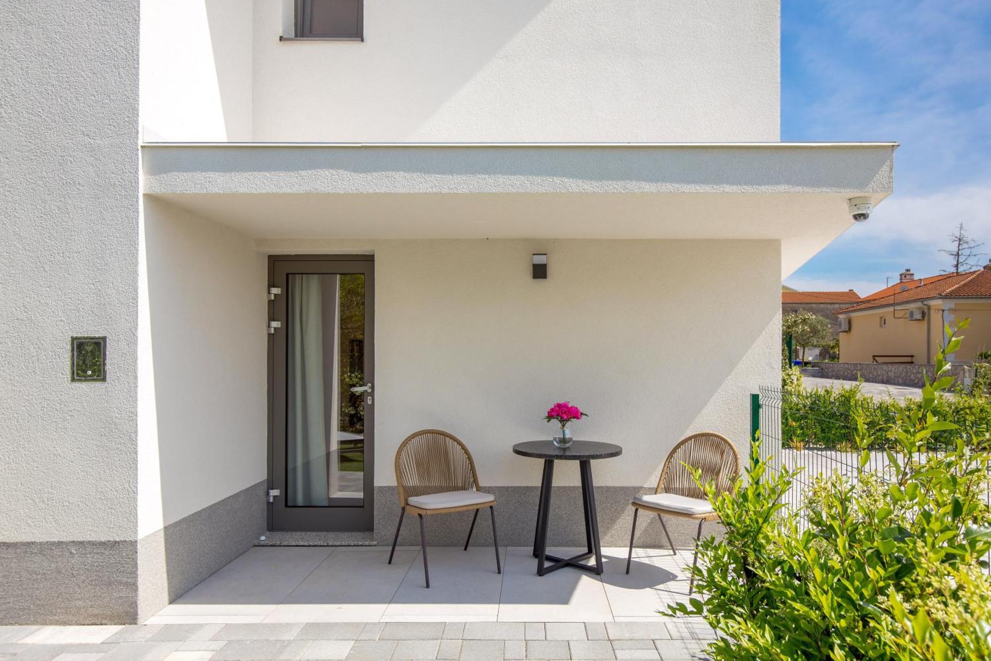 Apartmani Vila Mara M 1 Heated Pool 奥米沙利 外观 照片